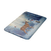 Hirsche und Happy Snowman Winterurlaubslandschaft Badematte (Schrägansicht)