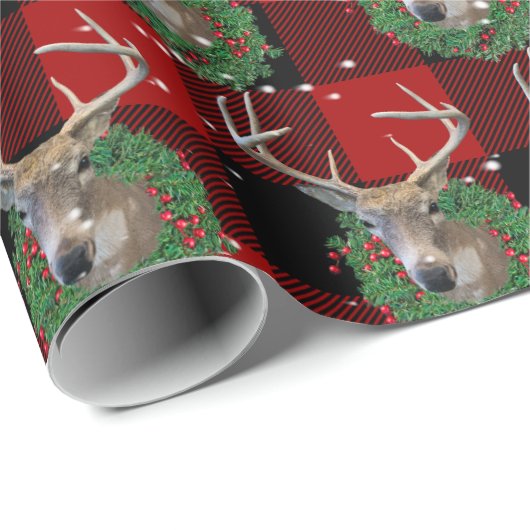 Hirsche und Weihnachtskranz in Schneeflocken Geschenkpapier (Rolleneckpunkt)