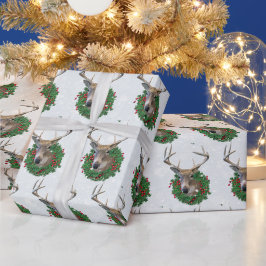 Hirsche und Weihnachtskranz in Schneeflocken Geschenkpapier