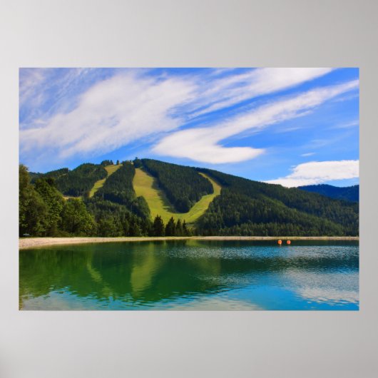 Hirschenkogel im Sommer - Spiegelungen des Wassers Poster (Vorne)