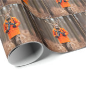 Hirschjäger mit einem Gewehr im Wald Geschenkpapier (Rolleneckpunkt)