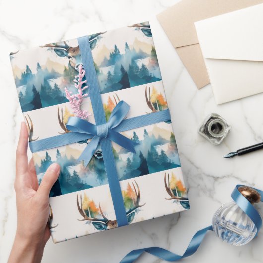 Hirschkopf mit Geweih und Waldbäumen Geschenkpapier (Schenken)