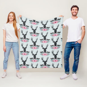 Hirschkopf mit rosa Blume und Gebirgsmuster Fleecedecke