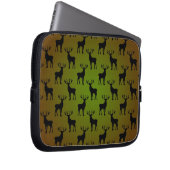 Hirschmuster auf grün-braunem Hintergrund Laptopschutzhülle (Vorne Rechts)
