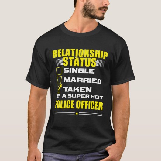 His and Her Police Officer Relationship Status T-Shirt (Vorderseite)