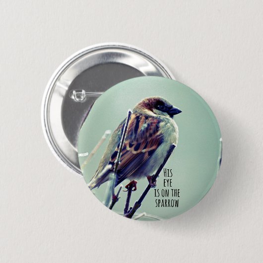 HIs Auge ist auf dem Sparrow Button (Vorne & Hinten)