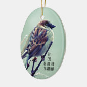 HIs Auge ist auf dem Sparrow Keramikornament (Links)