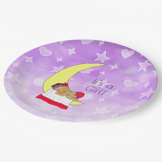 Hispanic Baby Girl Schlafen auf Moon Baby Dusche Pappteller (Schrägansicht)