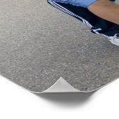 Hispanischer Vater und Sohn spielen Basketball Poster (Ecke)