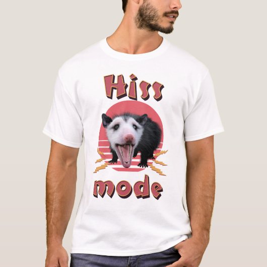 Hiss Mode Funny Opossum Hissing T-Shirt (Vorderseite)