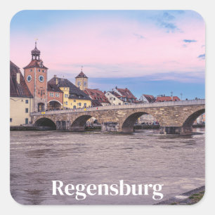 Historische Altstadt in Regensburg, Deutschland Quadratischer Aufkleber