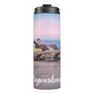 Historische Altstadt in Regensburg, Deutschland Thermosbecher