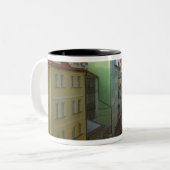 Historische Gebäude mit Kanal, Prag, Tschechische Zweifarbige Tasse (Vorderseite Links)
