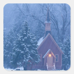 Historische Kapelle des Yosemite-Tals während sch Quadratischer Aufkleber