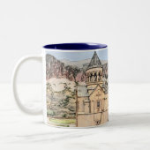 Historische Tasse der armenischen Kirche (Links)