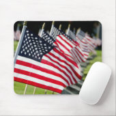 Historischer MilitärFriedhof mit US-Flaggen Mousepad (Mit Mouse)