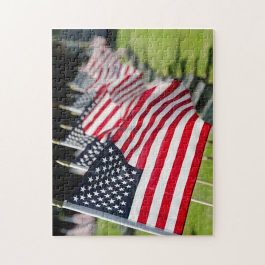 Historischer MilitärFriedhof mit US-Flaggen Puzzle (Vertikal)