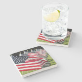 Historischer MilitärFriedhof mit US-Flaggen Steinuntersetzer (Seitenansicht)