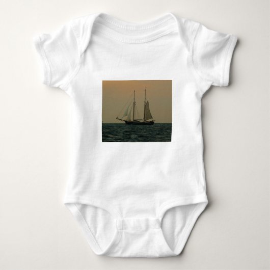 Historischer Schooner Baby Strampler (Vorderseite)