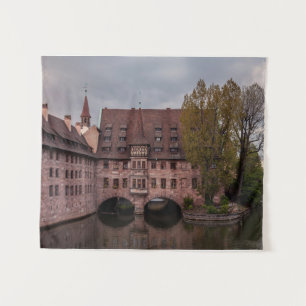 Historisches Gebäude bei Sonnenuntergang in Nürnbe Wandteppich