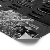 Historisches Gebäude in Schwarz/Weiß in Amsterdam Poster (Ecke)