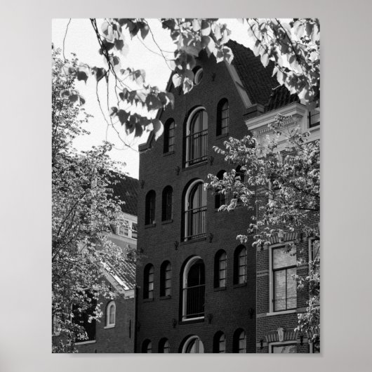 Historisches Gebäude in Schwarz/Weiß in Amsterdam Poster (Vorne)