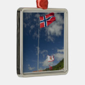 Historisches Hafengebiet Bergen mit Flaggen Ornament Aus Metall (Rechts)