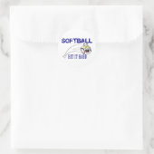 Hit it Hard Softball Runder Aufkleber (Tasche)