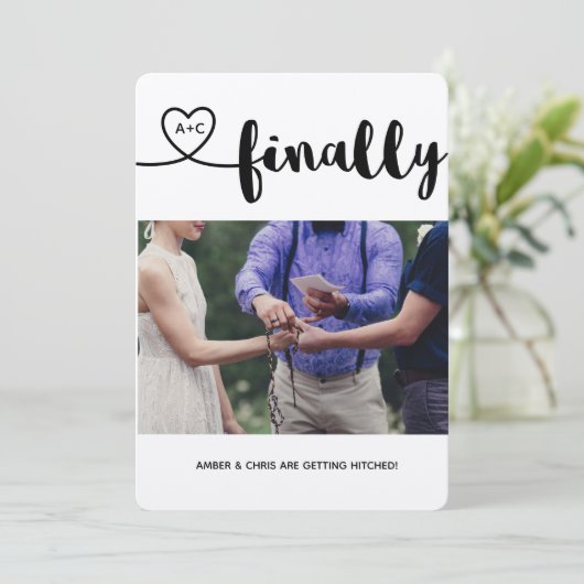 Hitched schließlich erhalten! Retten Sie das Datum Einladung (Stehend Vorderseite)