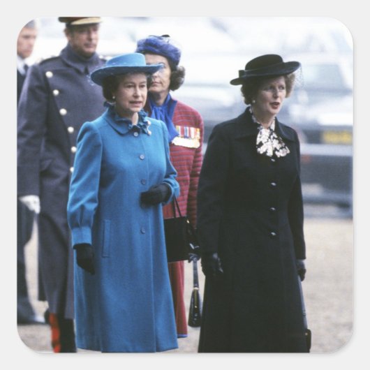 HM Queen Elizabeth II-Margaret Thatcher Quadratischer Aufkleber (Vorderseite)