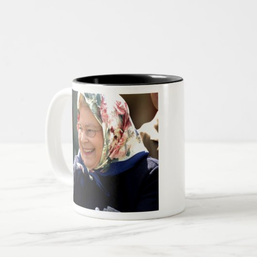 HM Queen Elizabeth II. Zweifarbige Tasse (Vorderseite Links)