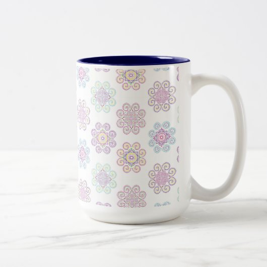 Hmong Inspiriertes Musterdesign Zweifarbige Tasse (Rechts)