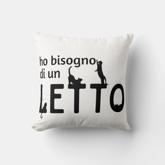Ho Bisogno Di Un Letto (con gatti neri) Kissen (Vorderseite)
