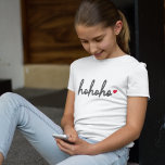 Ho Ho Ho | Weihnachtsherz Modernes Minimalistisch T-Shirt<br><div class="desc">Modernes,  minimalistisches Kinderhemd mit "ho ho ho ho ho" in Schrift-Schrift-Typografie,  gefolgt von einem roten Herz. Das perfekte Geschenk oder Accessoire mit einem super festlichen Weihnachtsgefühl!</div>