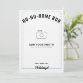 Ho-Ho-Home Run Raccoon Holiday Card (White Back)  Einladung (Stehend Vorderseite)