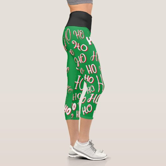 HO HO Weihnachts-Textmuster weiß grün rot Capri Leggings (Rechts)