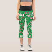HO HO Weihnachts-Textmuster weiß grün rot Capri Leggings (Vorderseite)
