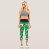 HO HO Weihnachts-Textmuster weiß grün rot Capri Leggings (Vorderseite)