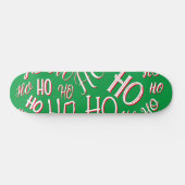 HO HO Weihnachts-Textmuster weiß grün rot Skateboard (Horizontal)