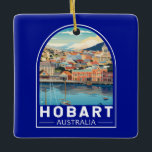 Hobart Australia Reisen Art Vintag Keramikornament<br><div class="desc">Hobart Retro Vektor Reise Design. Hobart,  Hauptstadt des australischen Staat von Tasmanien,  liegt am Fluss Derwent. An seinem angesagten Salamanca Place beherbergen alte Sandsteinlager Galerien und Cafés.</div>