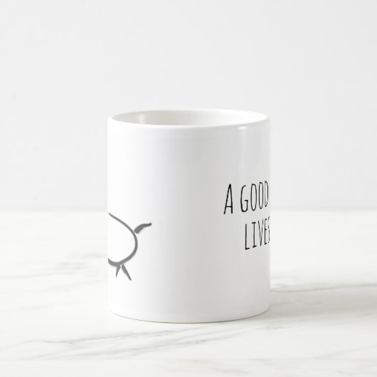 Hobo unterschreibt: "Eine gute Frau lebt hier." ha Kaffeetasse (Mittel)