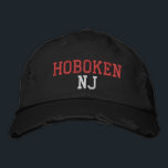 HOBOKEN NJ Rot und Weiß im Vintagen Schwarz-Weiß-S Bestickte Baseballkappe<br><div class="desc">HOBOKEN NJ Rot und Weiß Stickerei auf Schwarz bedrückte Vintage Baumwollhut. Die Stickerei kann an andere Farbeinstellungen angepasst werden,  indem Sie die Schaltfläche "Design bearbeiten" auswählen. Außerdem ist die Möglichkeit verfügbar,  die gewünschte Farbe auf der Hauptseite auszuwählen.</div>