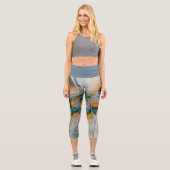 Hoch aufragende, Abstrakte Fantasy Fraktal Art mit Capri Leggings (Vorderseite)