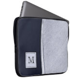 Hoch entwickelte Navy und Silver Feather Monogram Laptopschutzhülle (Vorne Rechts)