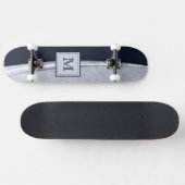 Hoch entwickelte Navy und Silver Feather Monogram Skateboard (Horizontal)