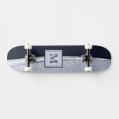 Hoch entwickelte Navy und Silver Feather Monogram Skateboard (Horizontal)