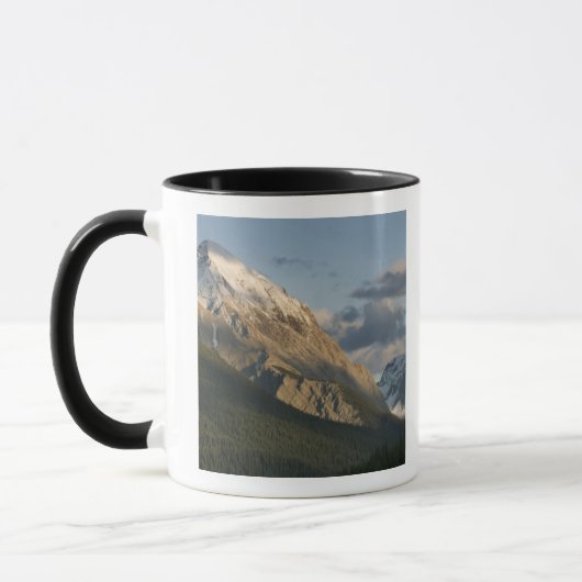 Hoch Gipfel in der Nähe von Maligne Lake, Jasper N Tasse (Links)