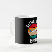 Hoch zu werden ist mein Job Flight Attendant Kaffeetasse (Vorderseite Links)