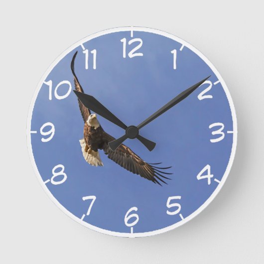 Hochfliegender Weißkopfseeadler Runde Wanduhr (Vorderseite)