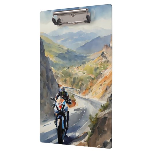 Hochgeschwindigkeits-Abenteuer in lebendiger Bergw Klemmbrett (Links)